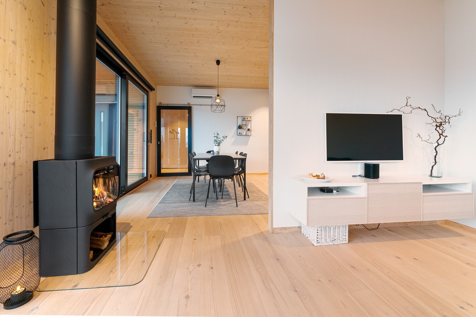 Vedfyring gir stemning på
de litt kjølige dagene Galleribilde