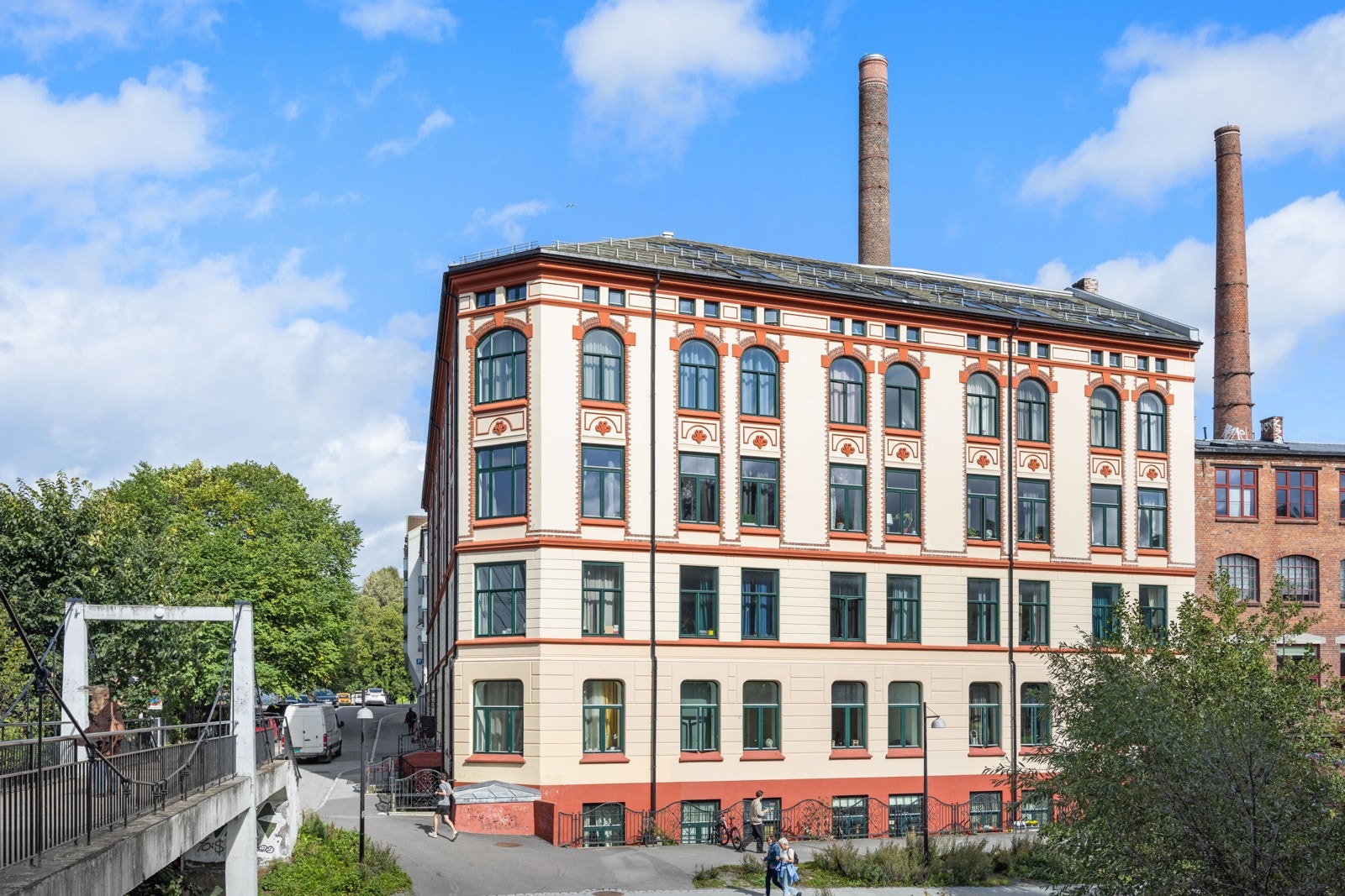 Fasade sett fra andre siden av Akerselva Galleribilde