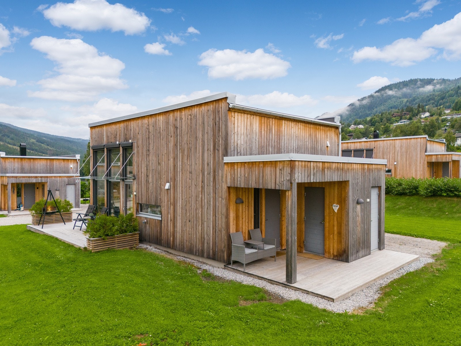 En fin og koselig veranda ved inngangspartiet Galleribilde