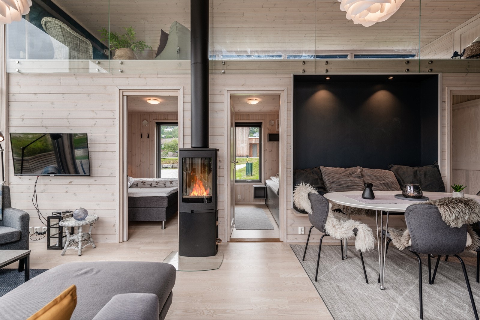 Åpen til spisestuen, noe som gjør det sosialt og hyggelig Galleribilde