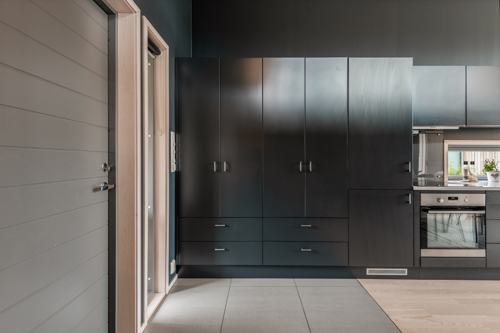 Skapplass til å henge fra seg yttertøy Galleribilde