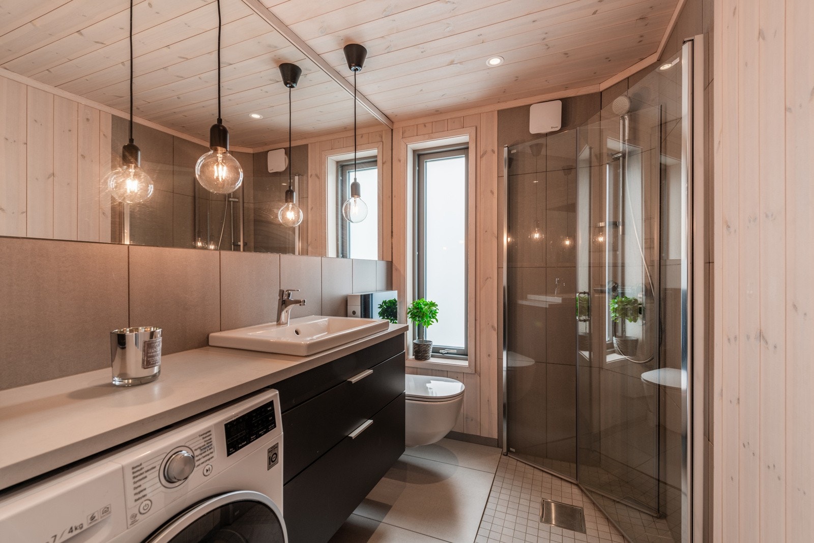 Bad og vaskerom med praktiske løsninger Galleribilde