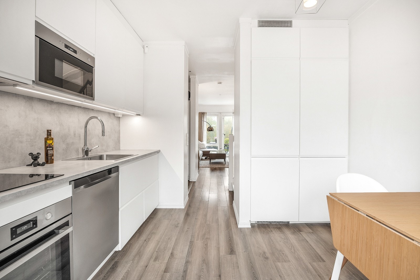 Kjøkken mot entré og stue. Galleribilde