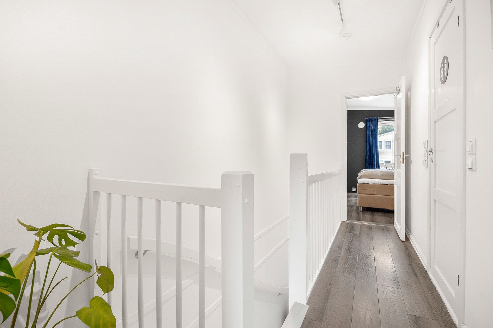 I 2. etasje ligger to soverom, bad og gang. Galleribilde