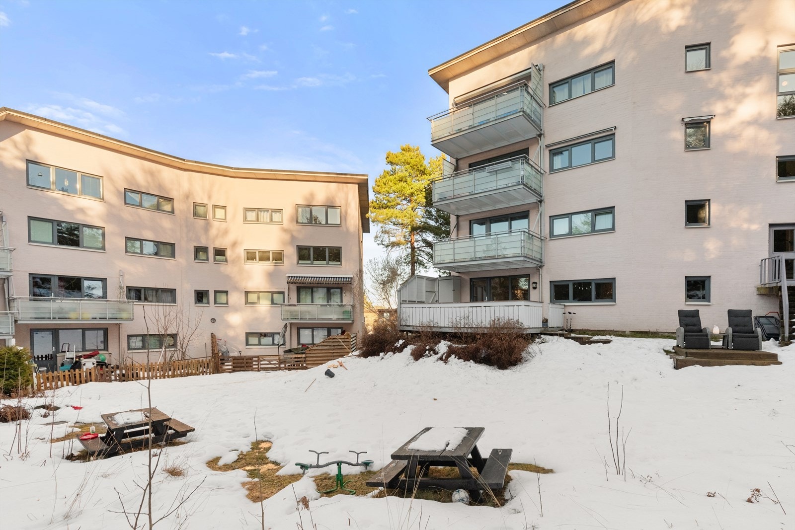 Barnevennlig området med kort vei til skoler, barnehager, offentlig transport, butikker og servicetilbud Galleribilde