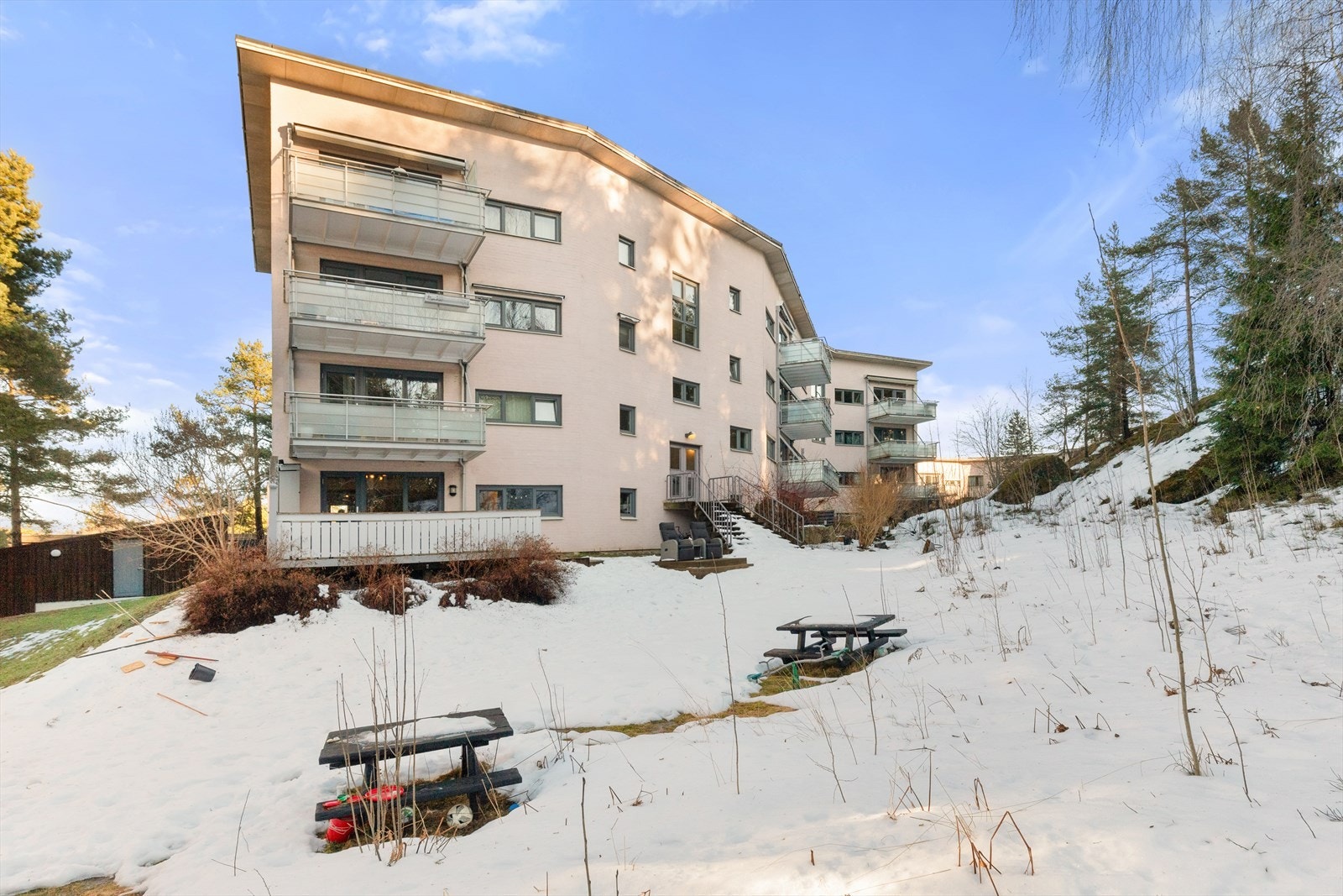 Området byr på flotte turmuligheter - samt nærhet til sjøen med populære badeplasser som Hvervenbukta Galleribilde