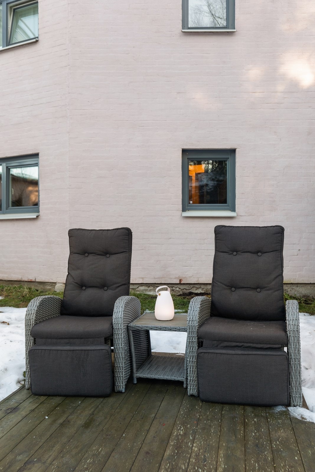 Koselig sitteplasser i området - hvor du kan nyte morgenkaffen eller kveldssolen Galleribilde