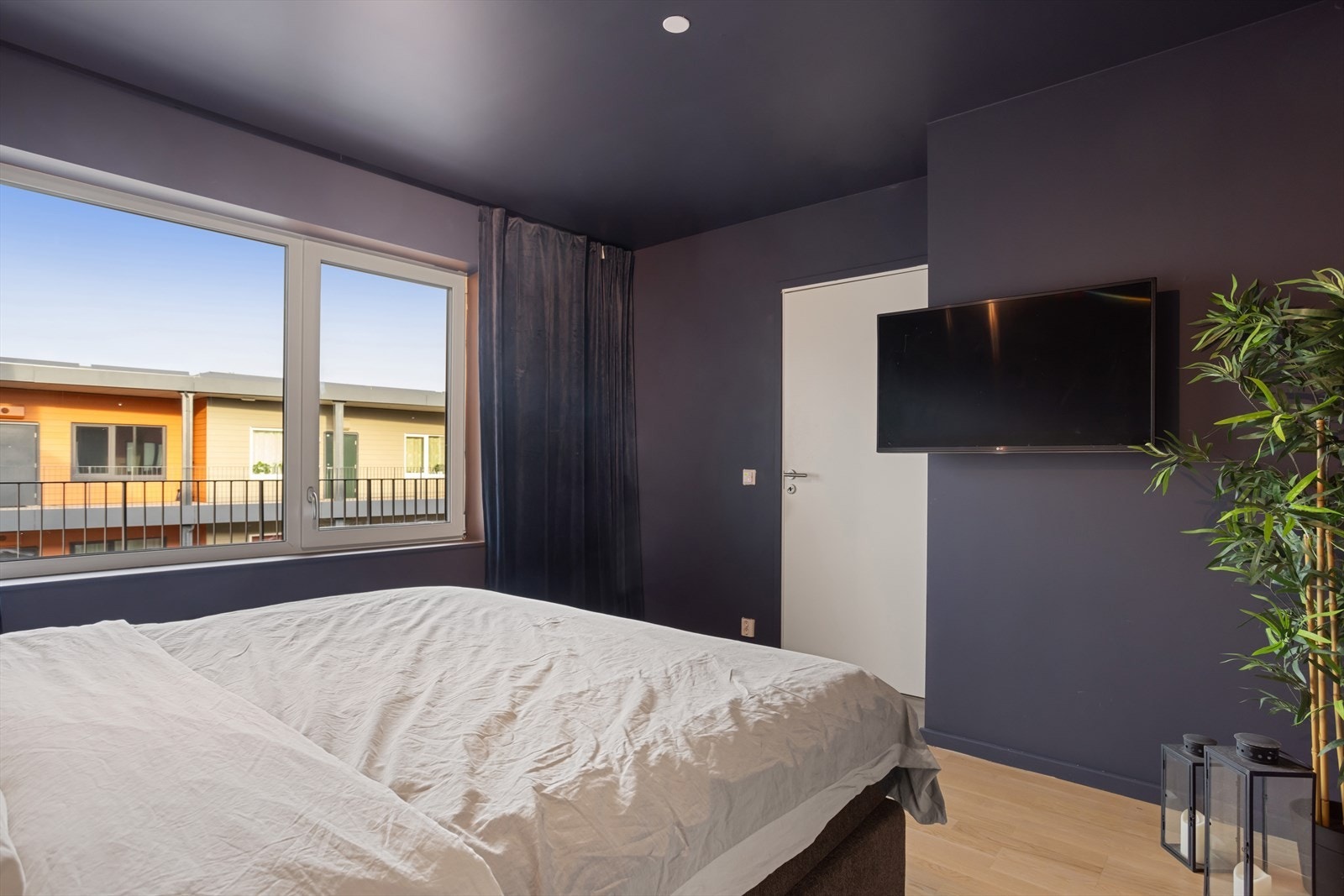 Det største soverommet er romslig og har god plass til møblement. Galleribilde