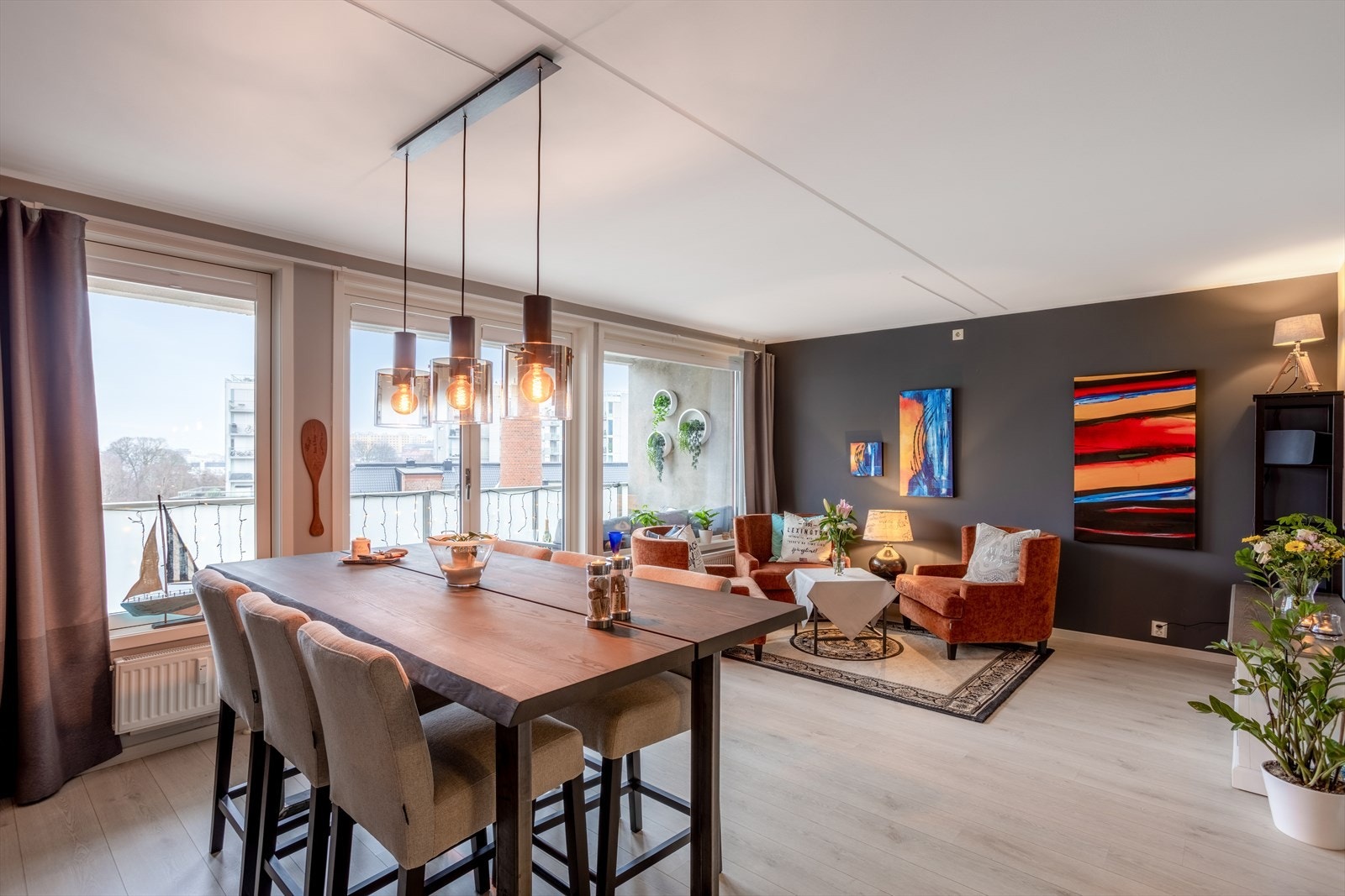 Stuens gode størrelse gjør den enkel å innrede etter eget ønske - her kan du skape ditt drømmehjem! Galleribilde