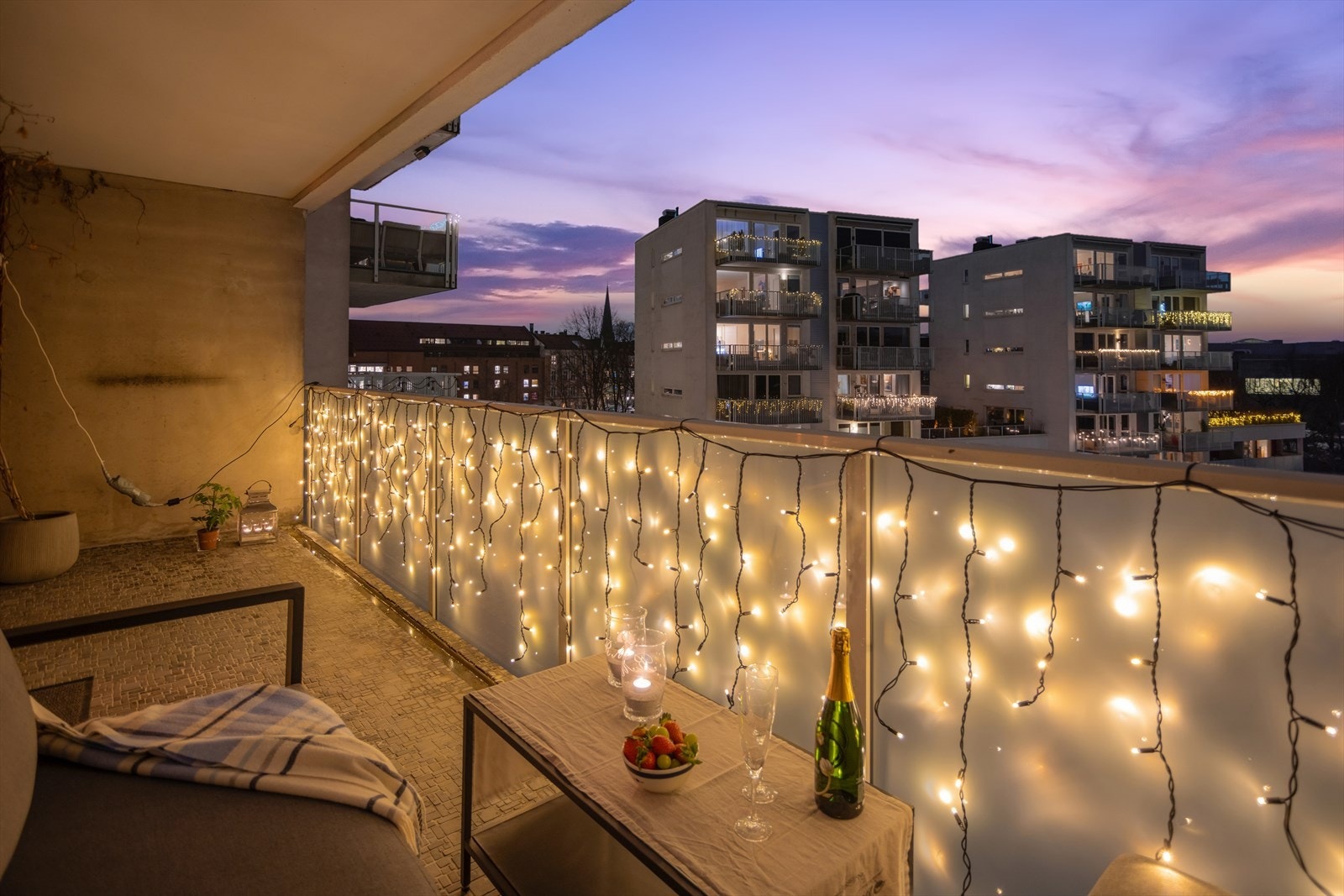 Det er sol på balkongen fra morgen til utpå ettermiddagen Galleribilde