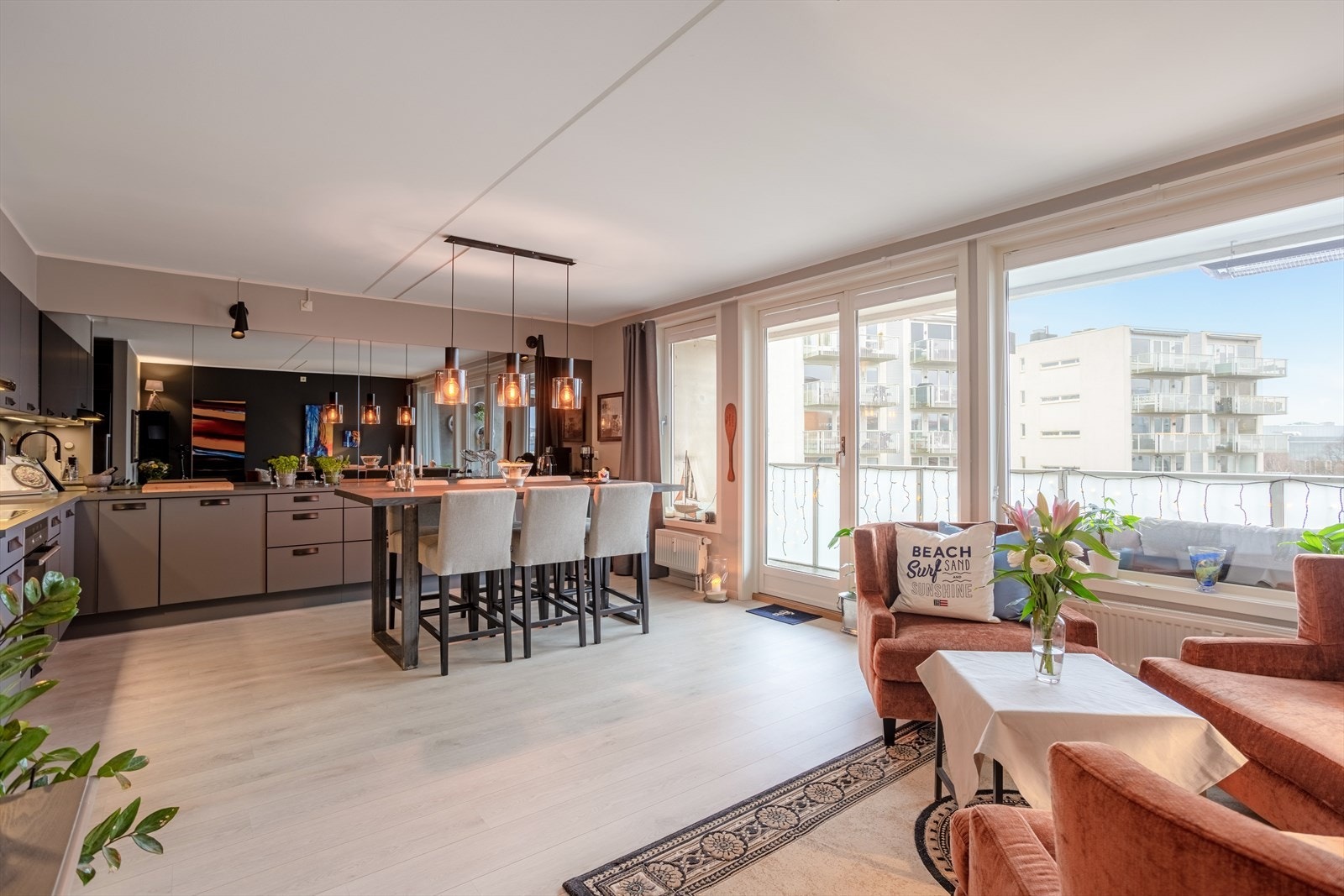 Kaja Olsen v/DNB Eiendom har gleden av å presentere Darres gate 12 i populære Waldemars hage! Galleribilde