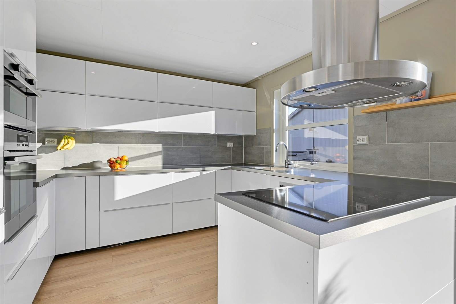 lyst og fint kjøkken Galleribilde