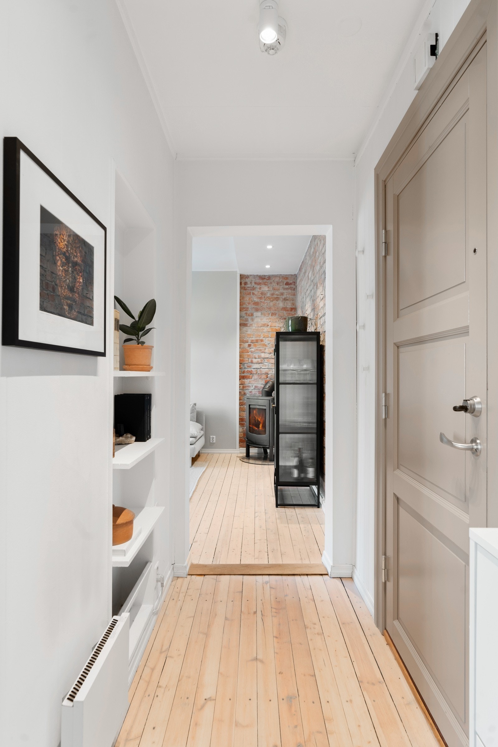 Entré mot stue. Galleribilde