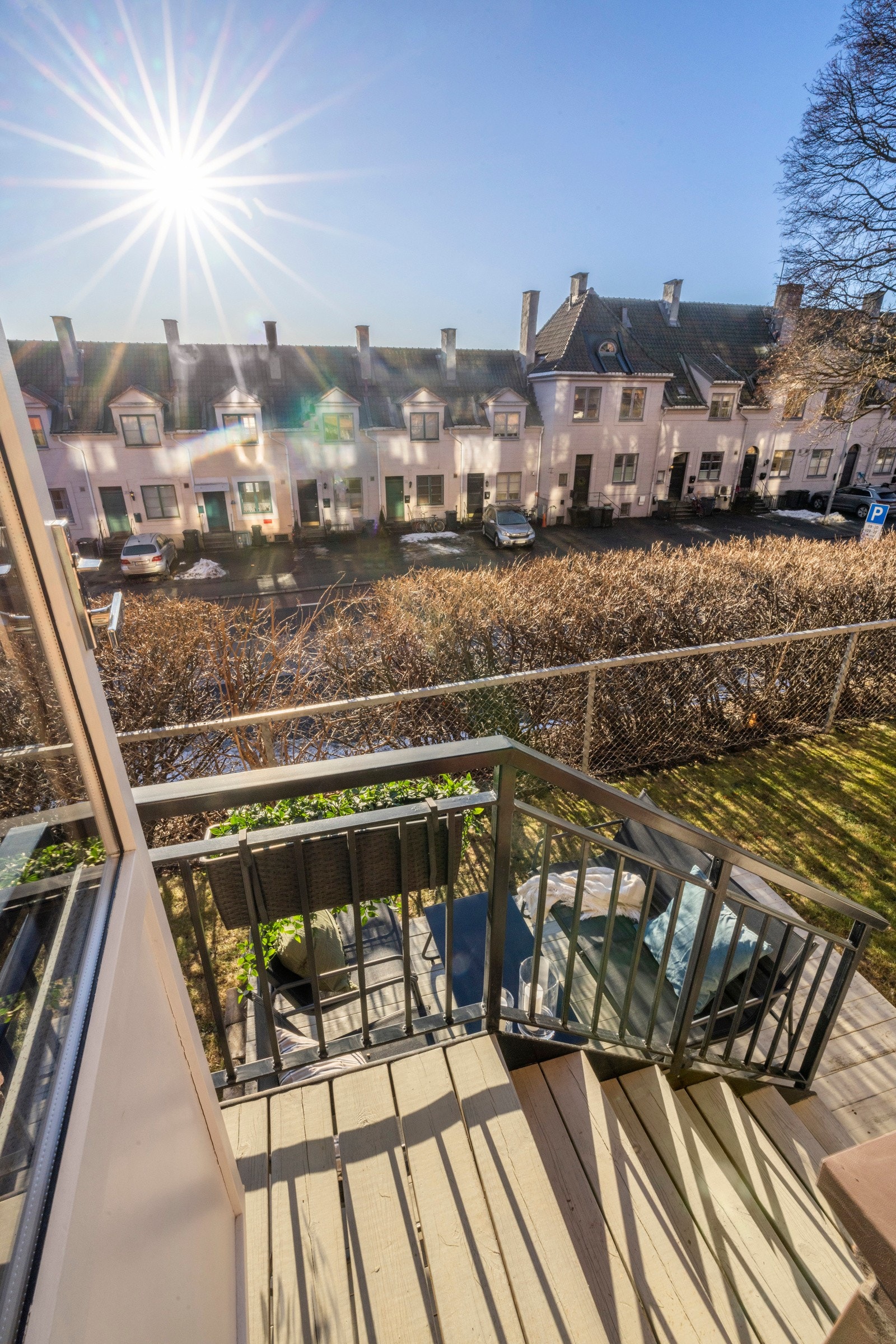 Terrassen er på ca 7 kvm og du har plenareal rett ved siden av. Galleribilde