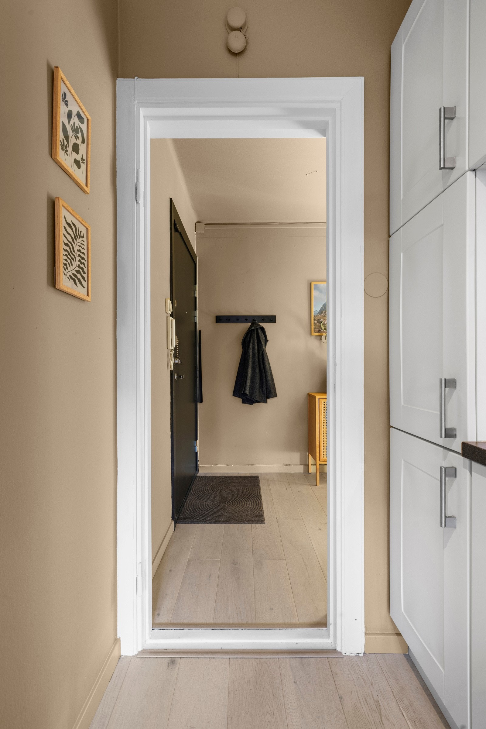 Fra kjøkken til entré Galleribilde