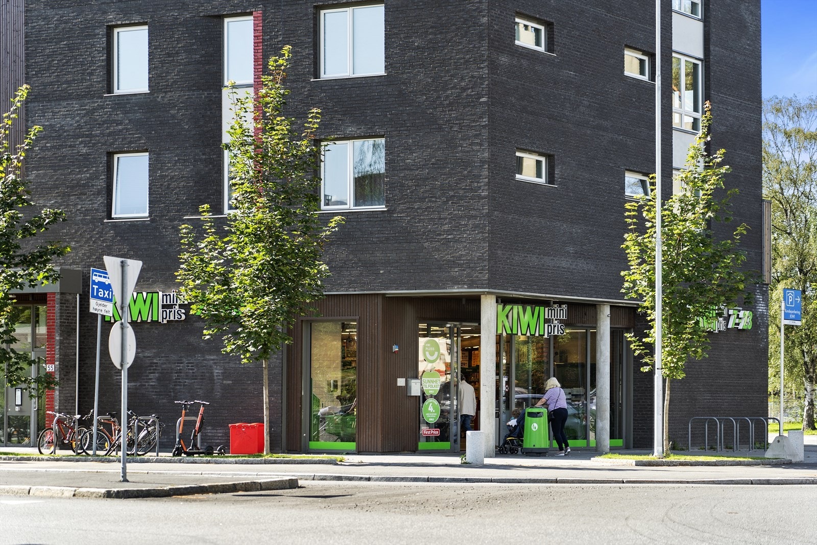 Dagligvarehandel finner du i umiddelbar nærhet. Galleribilde