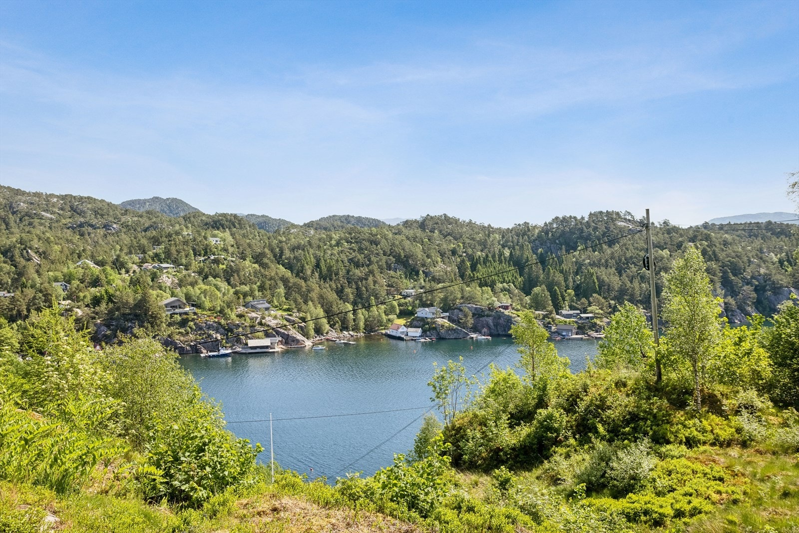 Solrik beliggenhet med ca 10 -15 min kjøring til Lagunen Galleribilde