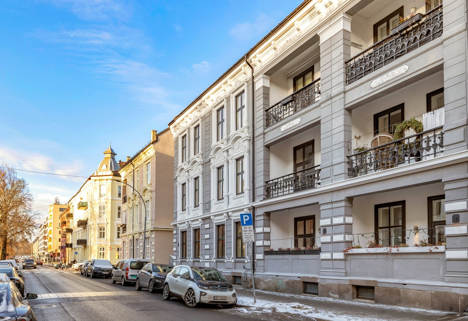 Leiligheten ligger i et veletablert og attraktivt boligområde på Majorstuen. Galleribilde