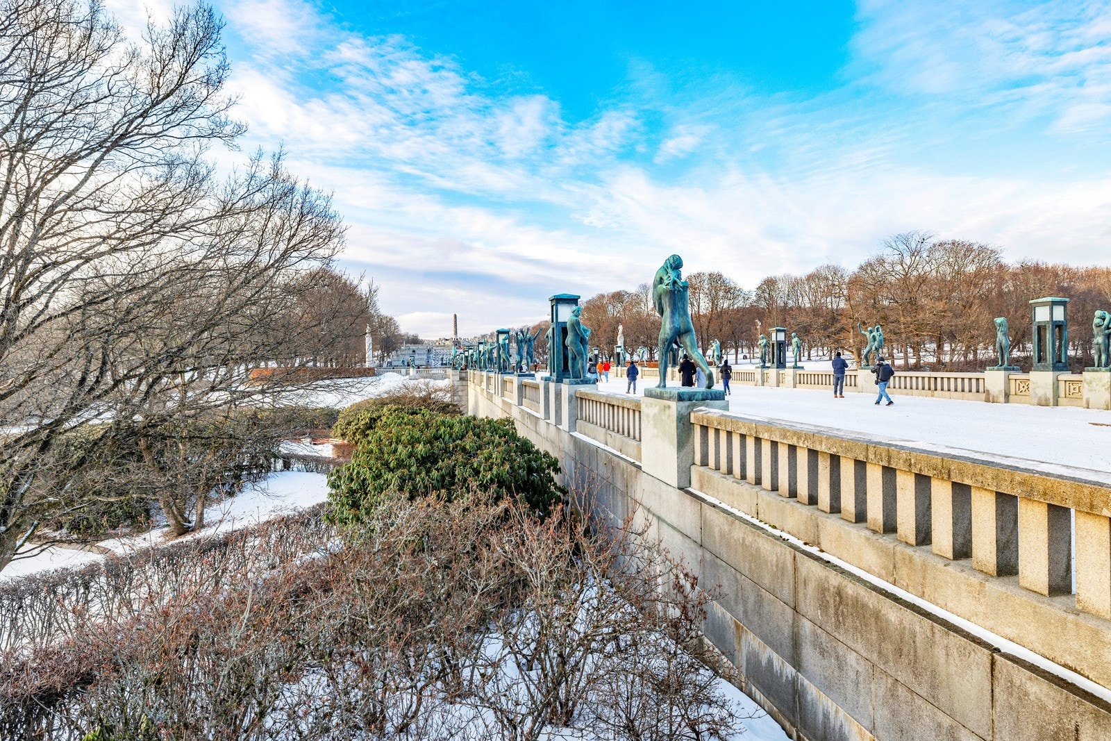 Verdens største skulpturpark som er utført av en kunstner (Gustav Vigelands) med over 200 skulpturer og over 320 mål. Galleribilde