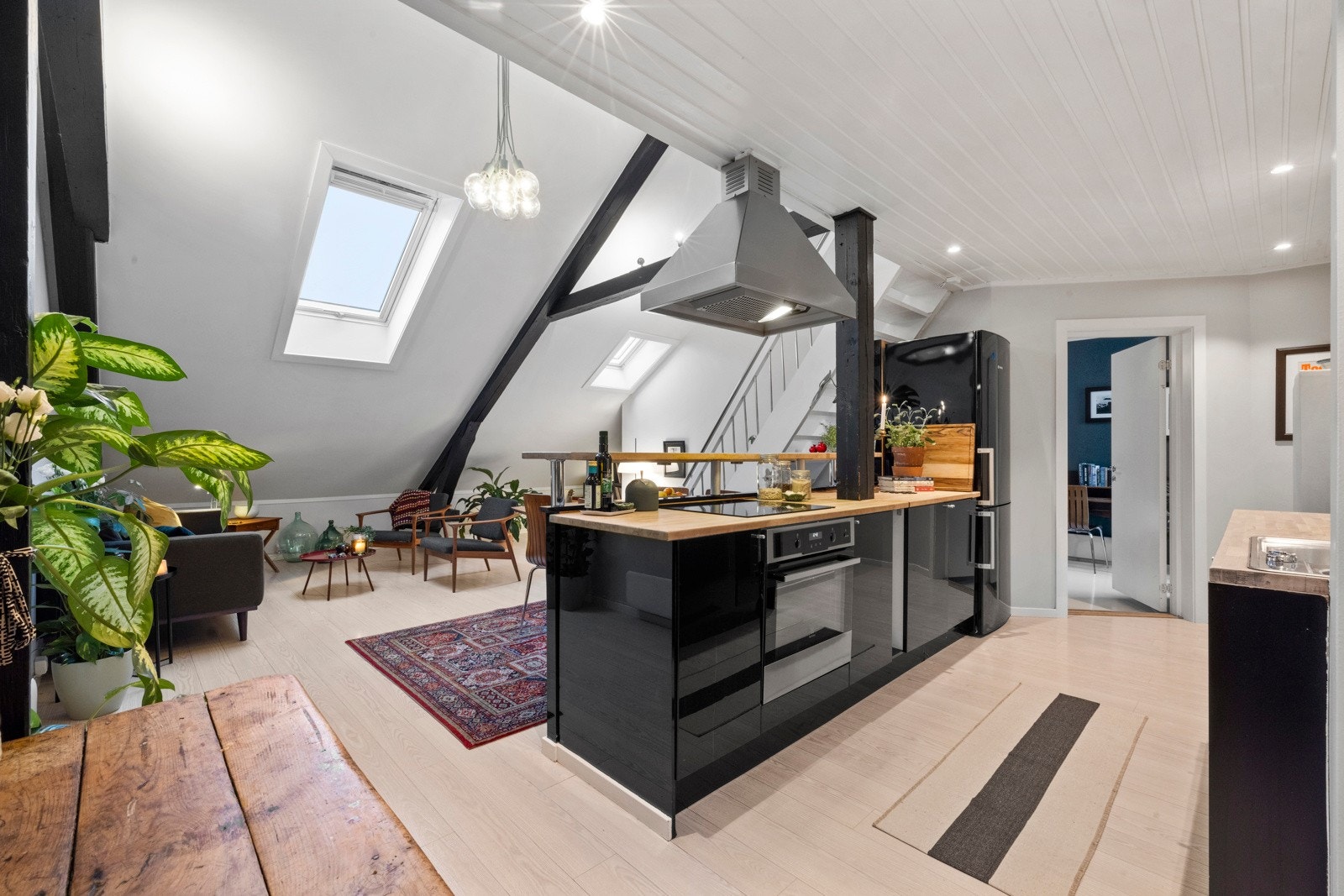 Tor Martin Tinderholt v/Privatmegleren Aksept har gleden av å presentere Middelthuns gate 11B! Galleribilde