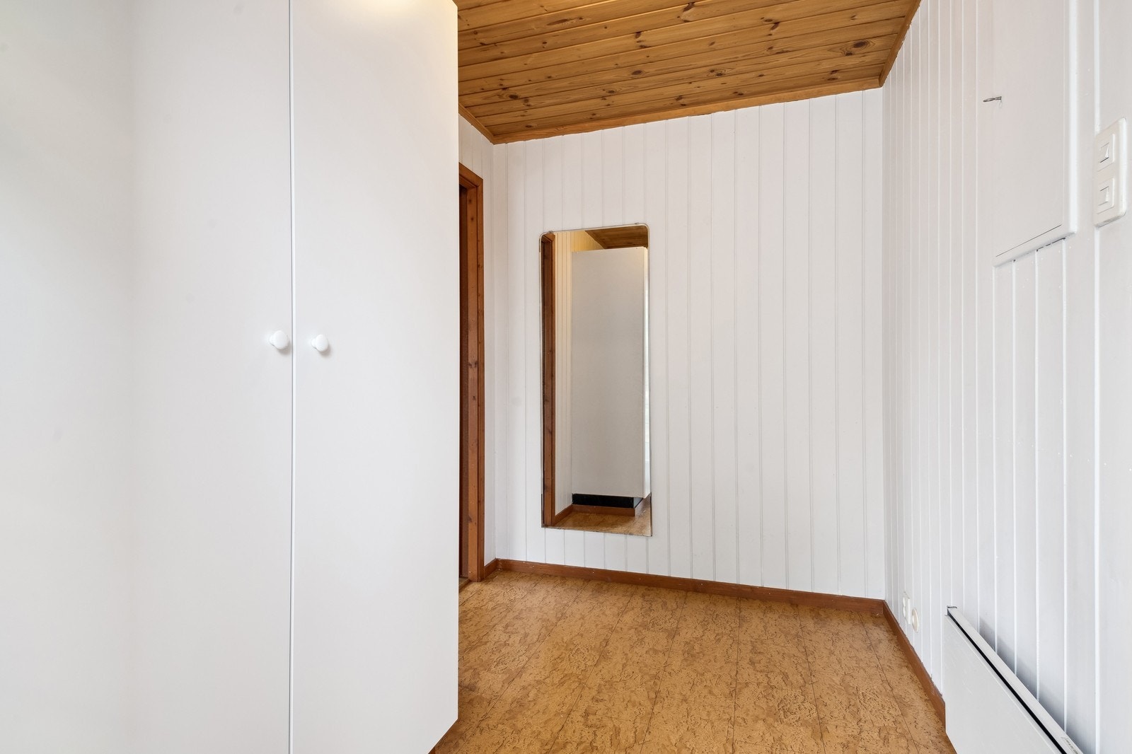 Entre. Nymalte vegger. Galleribilde