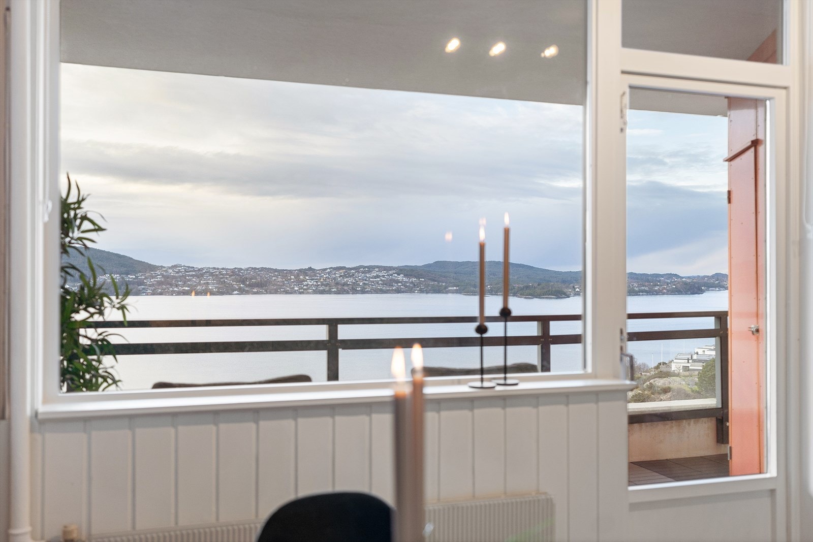 Nydelig utsikt fra stue/spiseplass Galleribilde