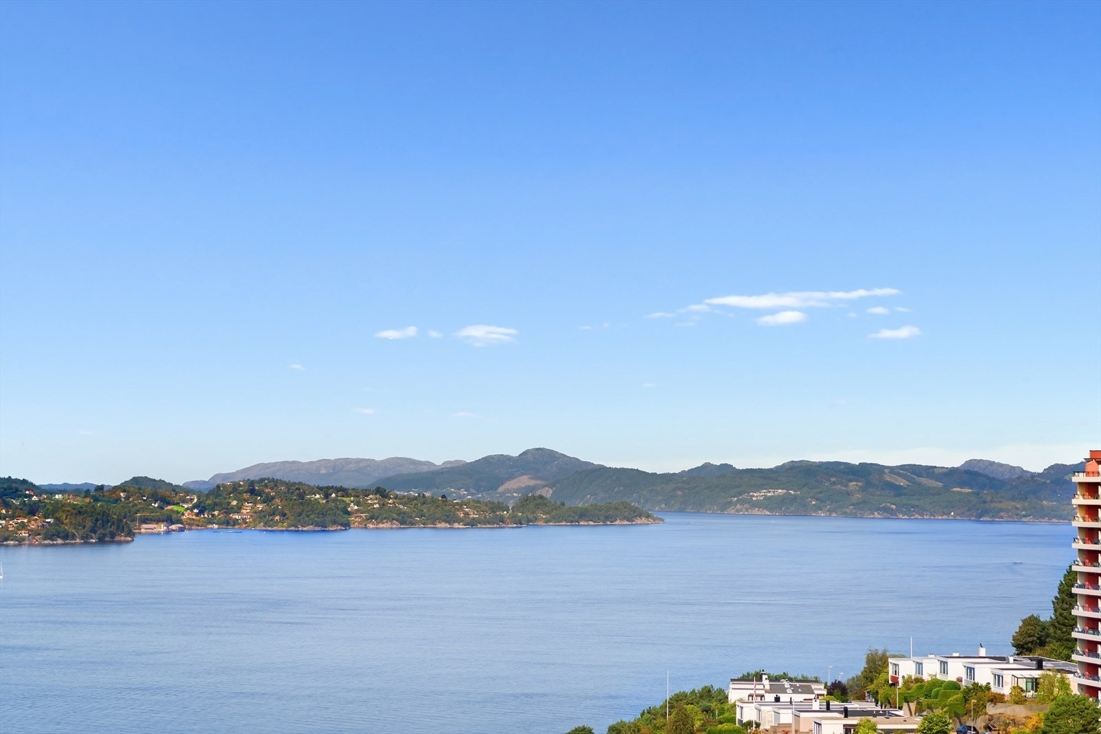 Meget gode sol- og utsiktsforhold over innseilingen til Bergen Galleribilde