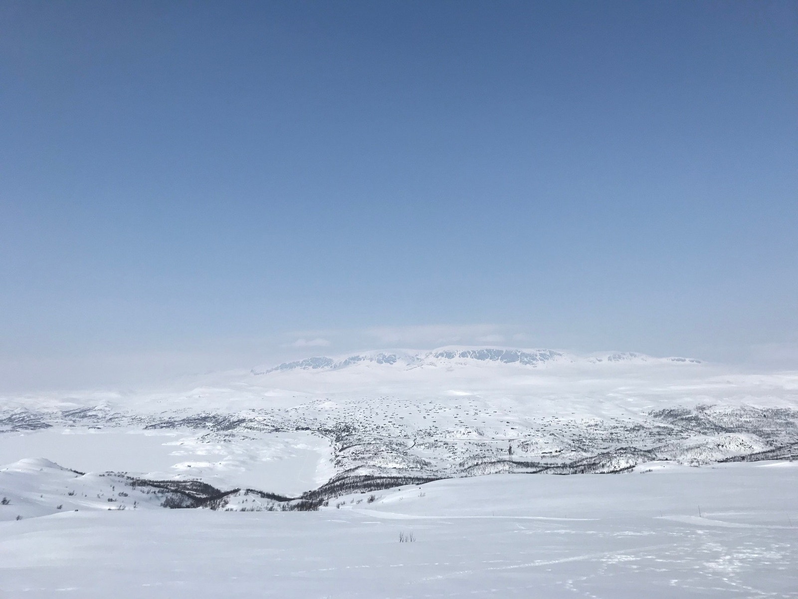 Utsikt mot Ustaoset og Hallingskarvet Galleribilde