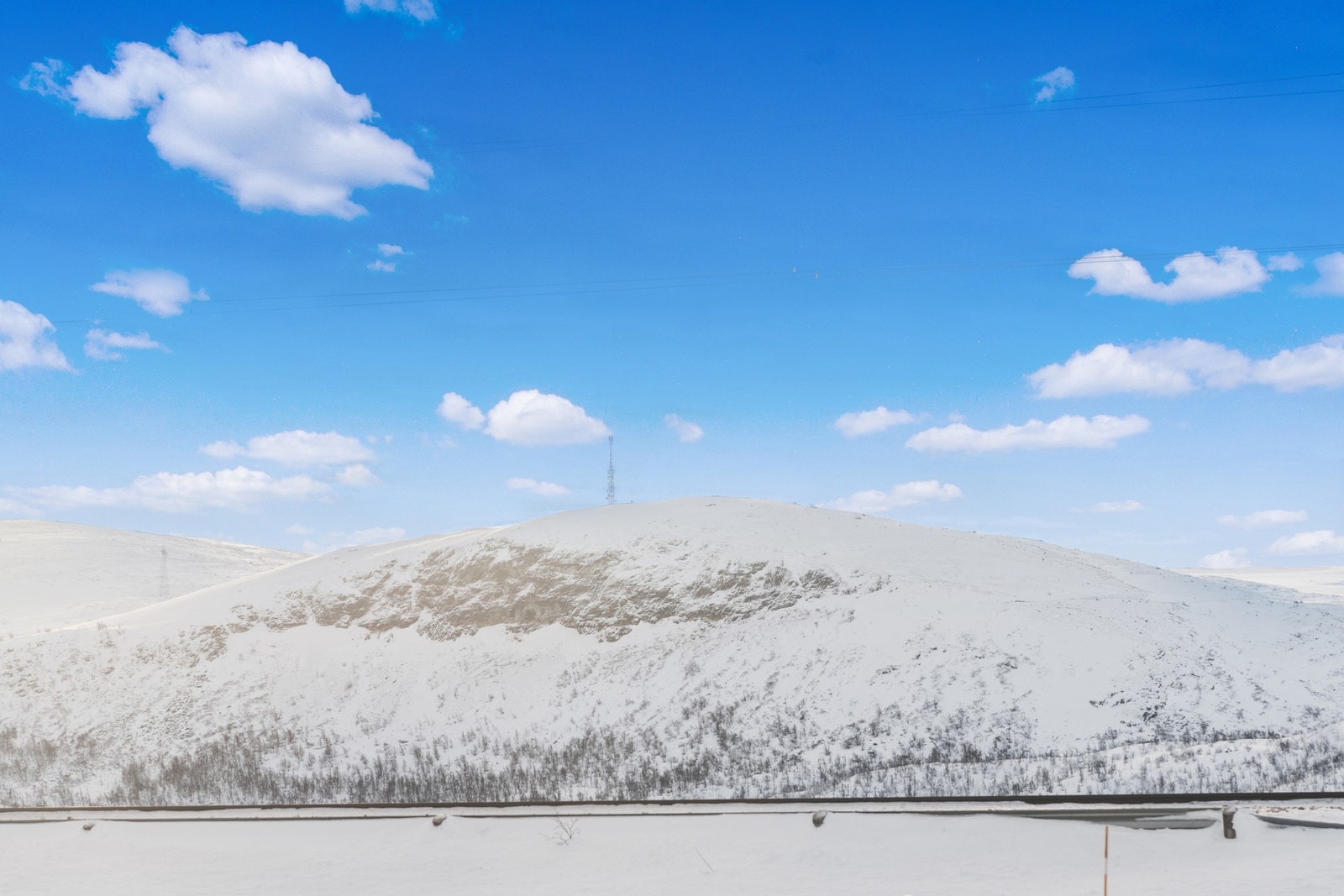 Omringet av et spektakulært fjellandskap til alle døgnets tider Galleribilde