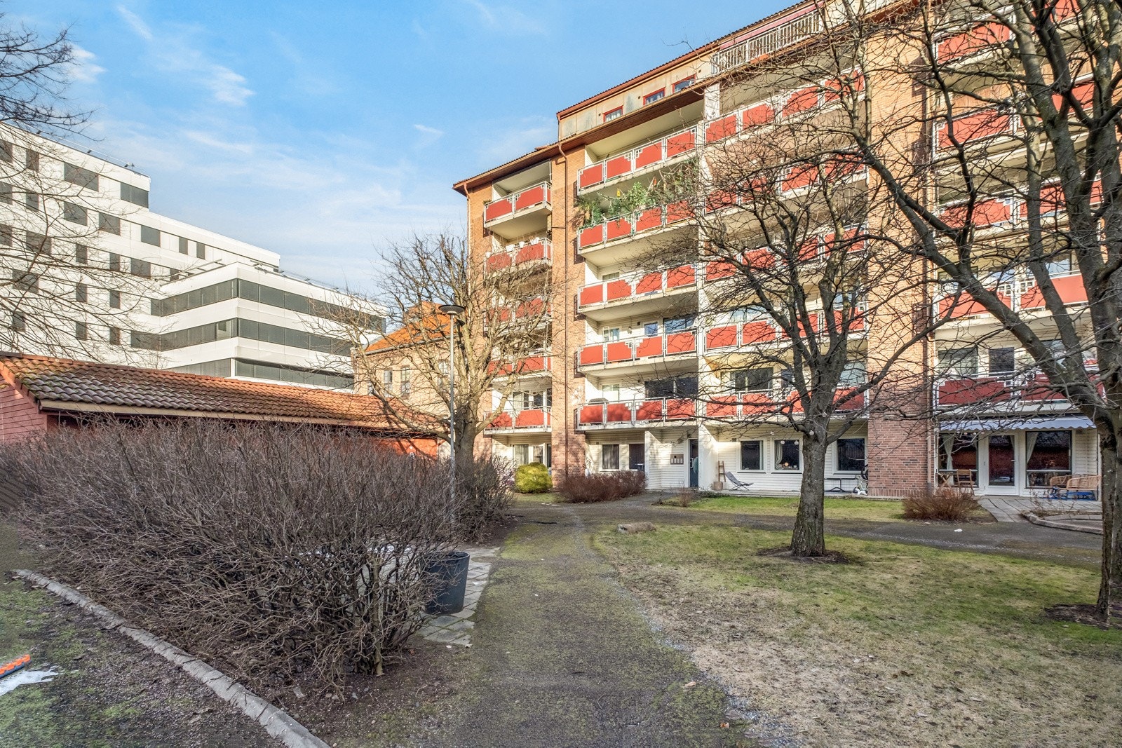 Felles uteområde i skjermede omgivelser. Galleribilde