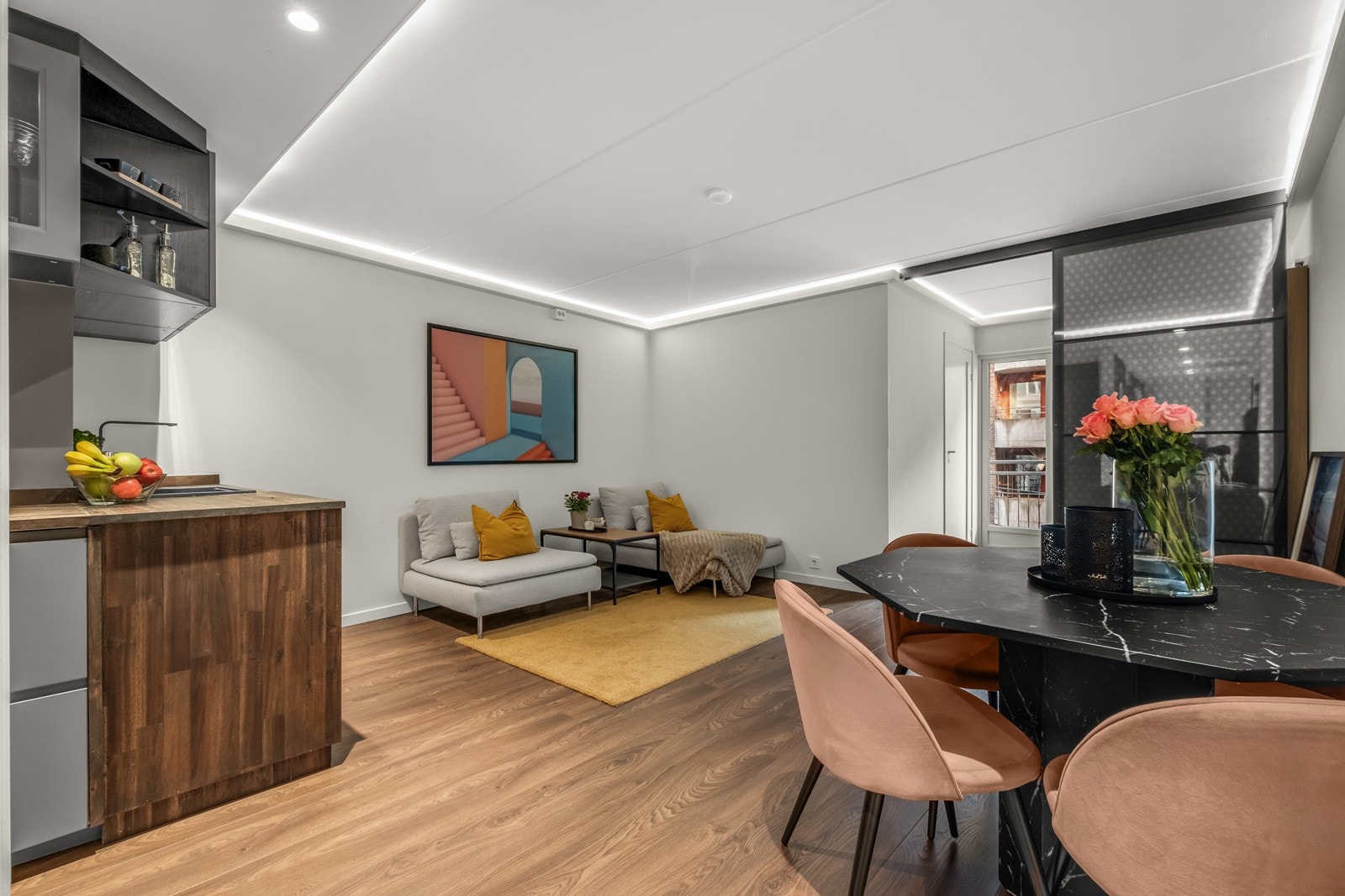 Planløsningen er gjennomgående med et romslig oppholdsrom. Galleribilde