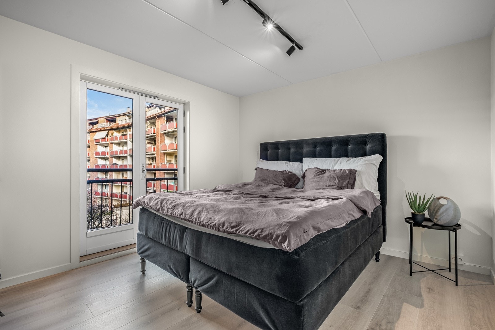 Hovedsoverom med fransk balkong! God plass til dobbeltseng med tilhørende nattbord. Galleribilde