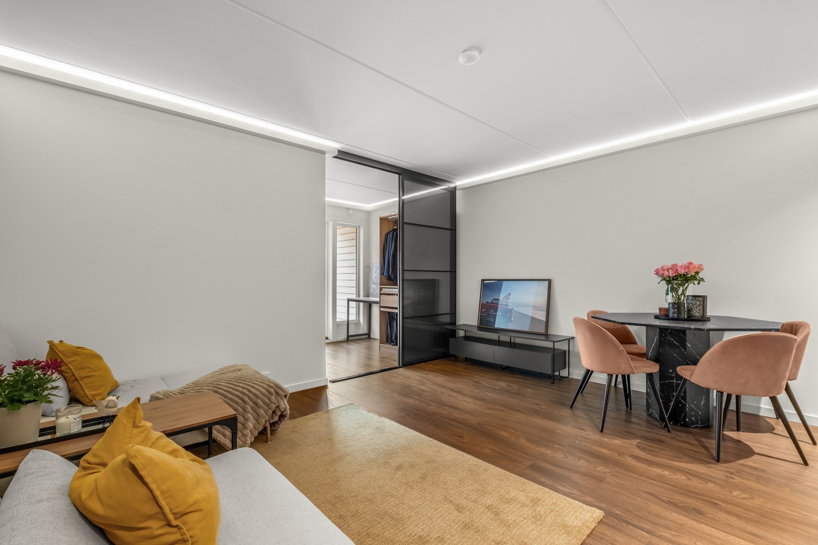 Her finnes mange muligheter, hva gjelder å plassere sittegruppene, og dere får mer enn nok rom for sosiale sammenkomster. Galleribilde