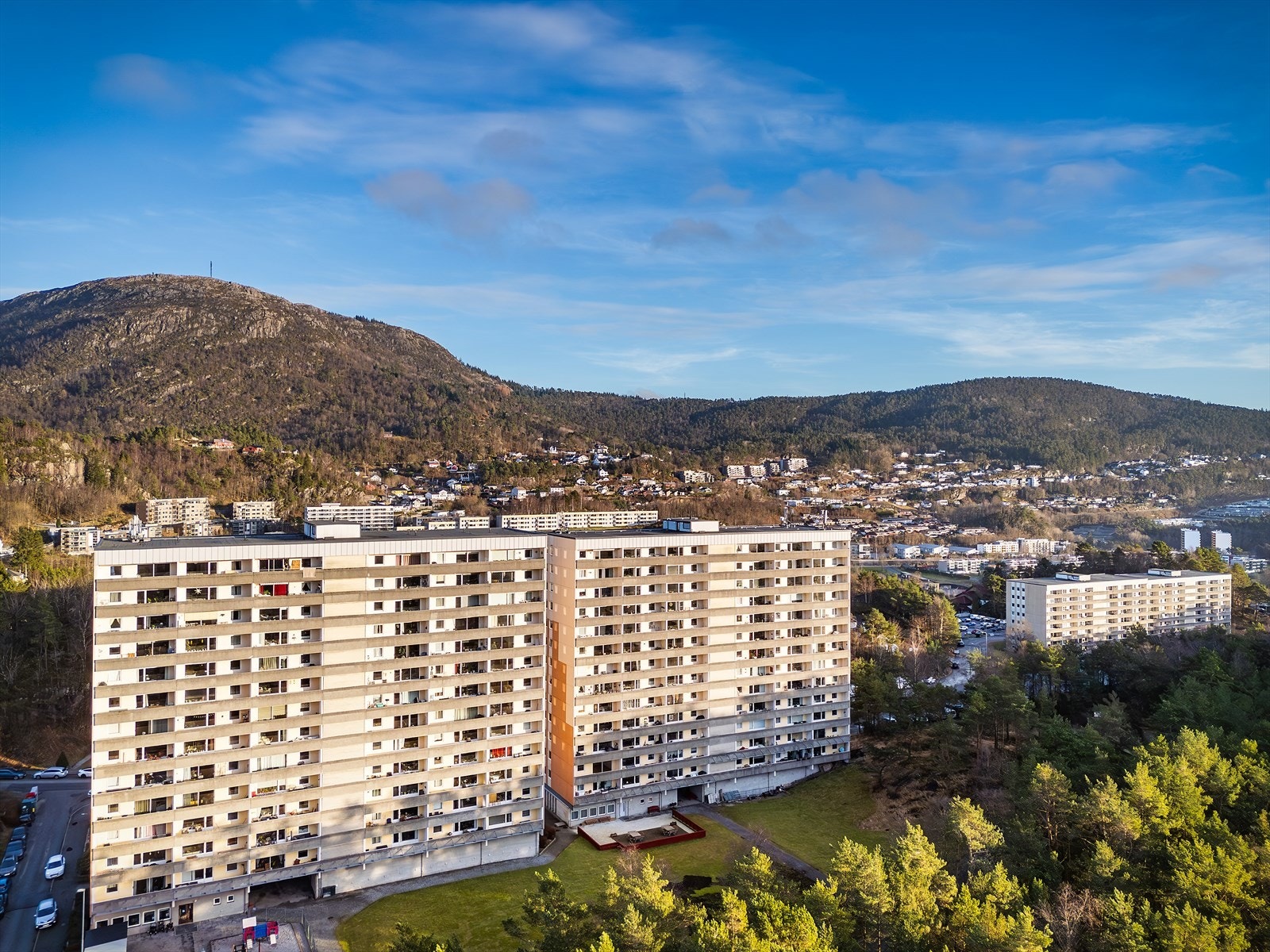 - Leiligheten ligger i Vestlund Borettslag - et veldrevet borettslag - Galleribilde