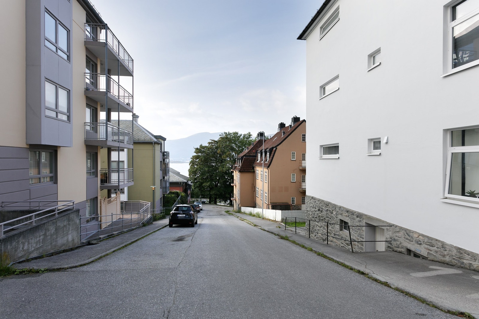 Stille og rolig gate øst for bysenturm Galleribilde