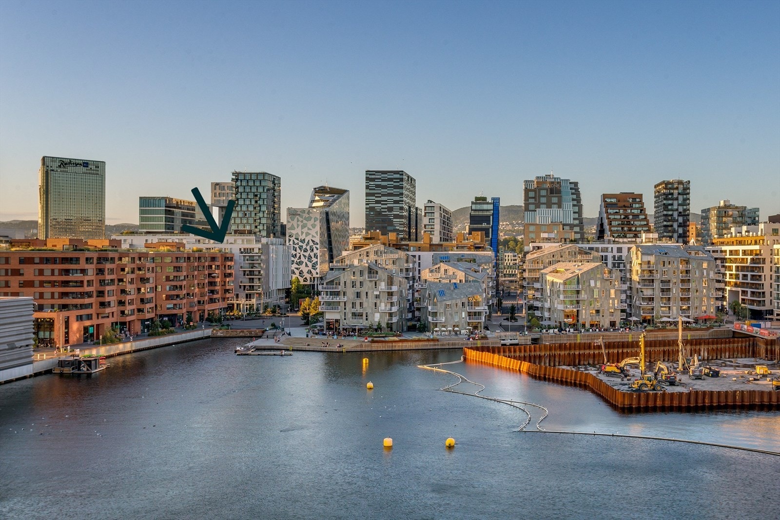 Meget sentral og flott plassering i Bjørvika. Tilbaketrukket og rolig Galleribilde