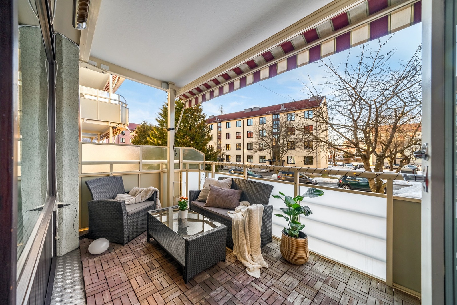 Leiligheten har det aller meste i umiddelbar nærhet, som døgnbuss, dagligvarebutikk, treningssenter med mer Galleribilde