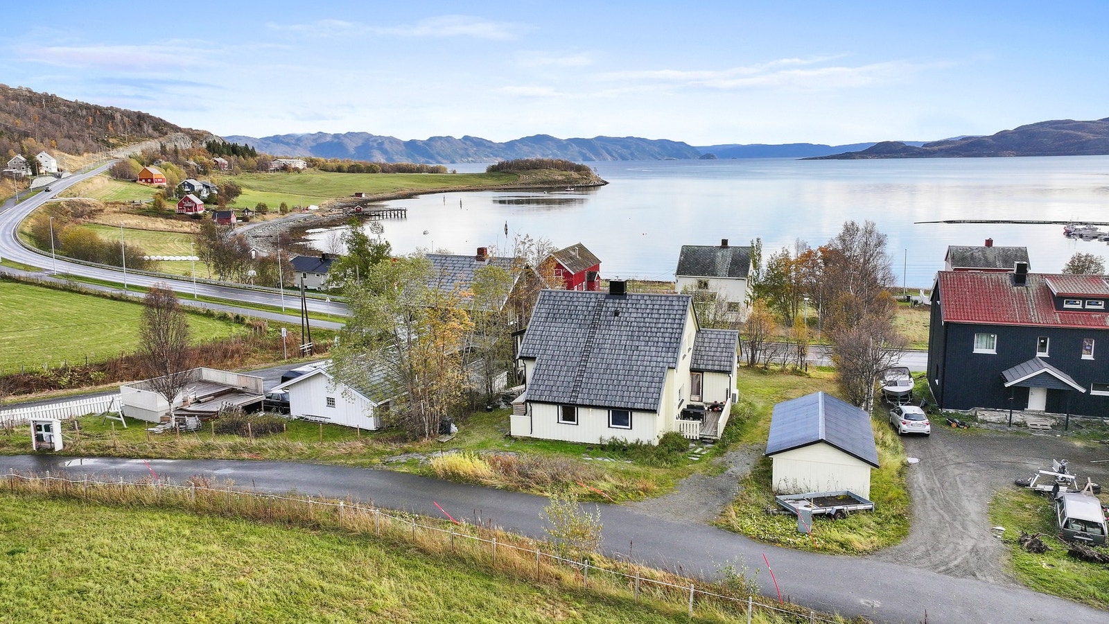 Enebolig i Talvik med fin eiendom. Galleribilde