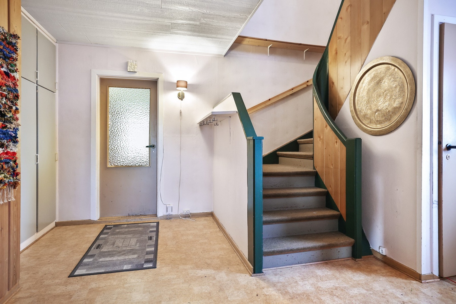 Gang med trapp opp til loftsetasjen. Galleribilde