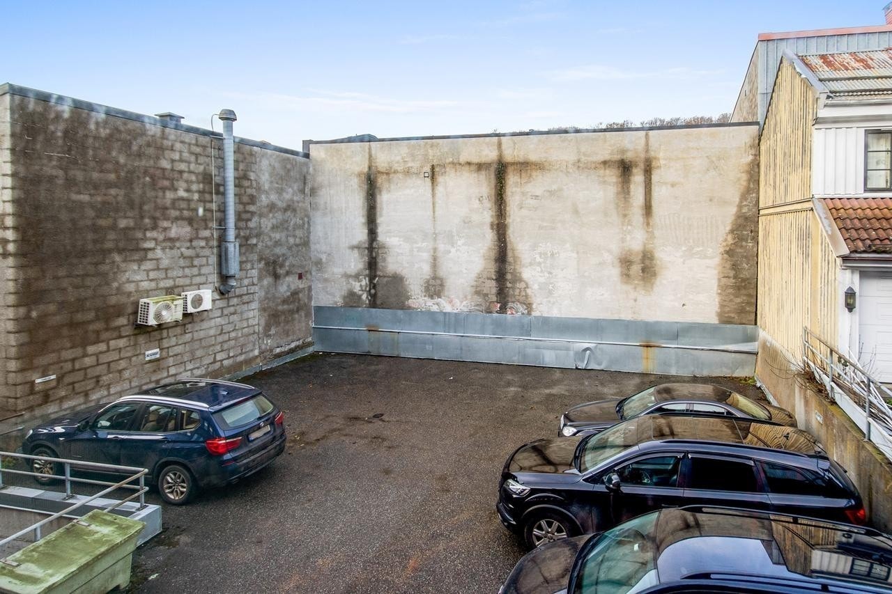 God parkeringsdekning i bakgården og i p-kjeller. Galleribilde