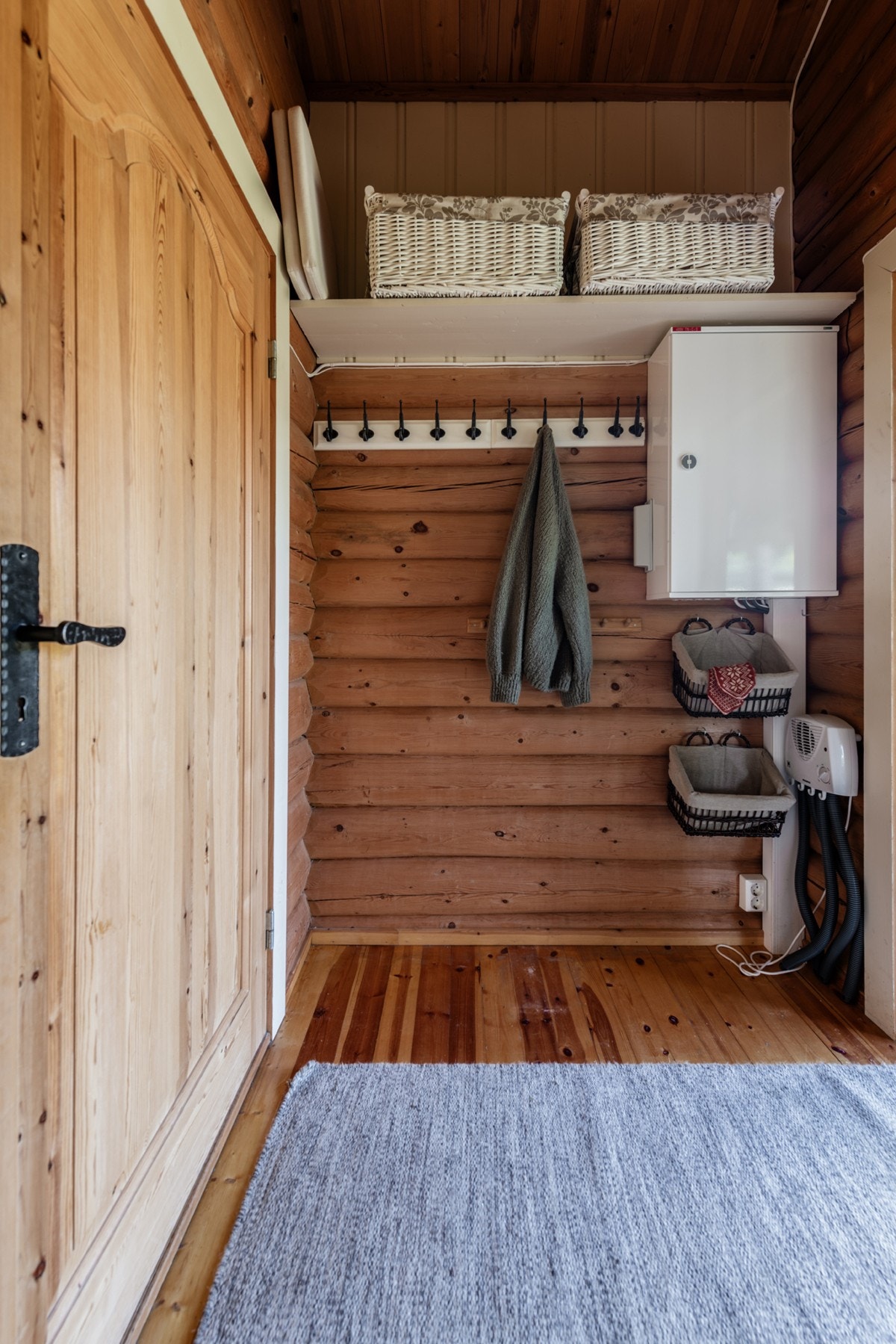 Godt med plass til å henge fra seg yttertøyet Galleribilde