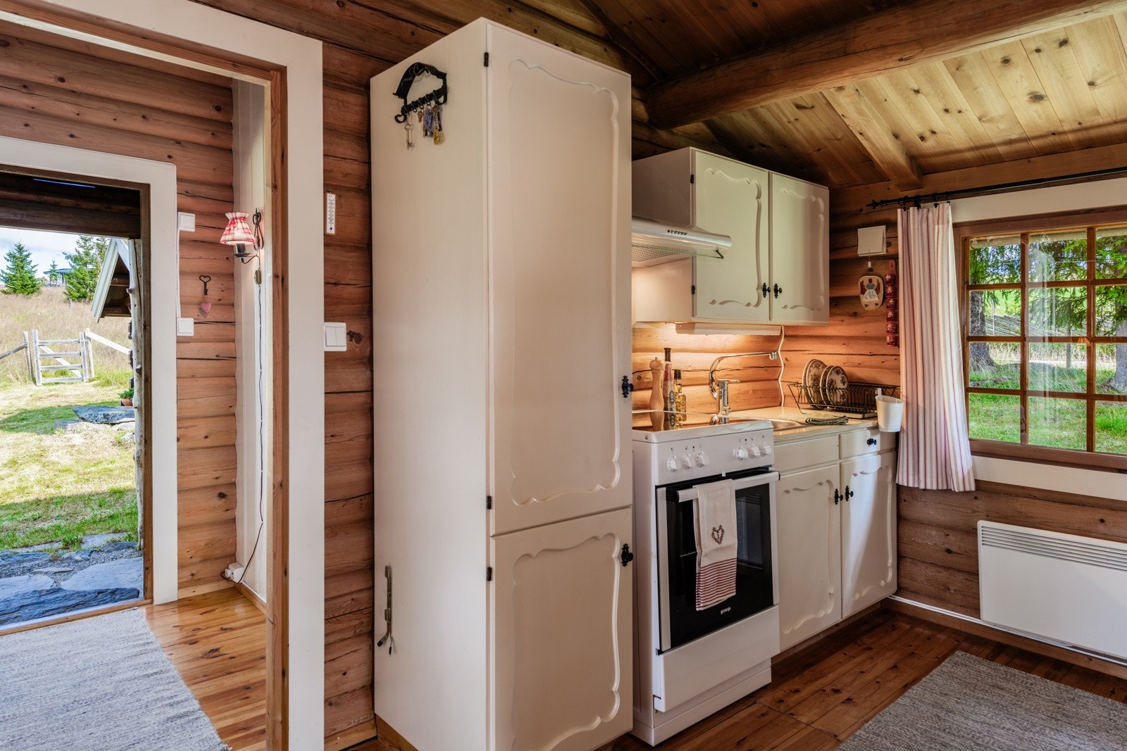 Godt med skap og benkeplass Galleribilde