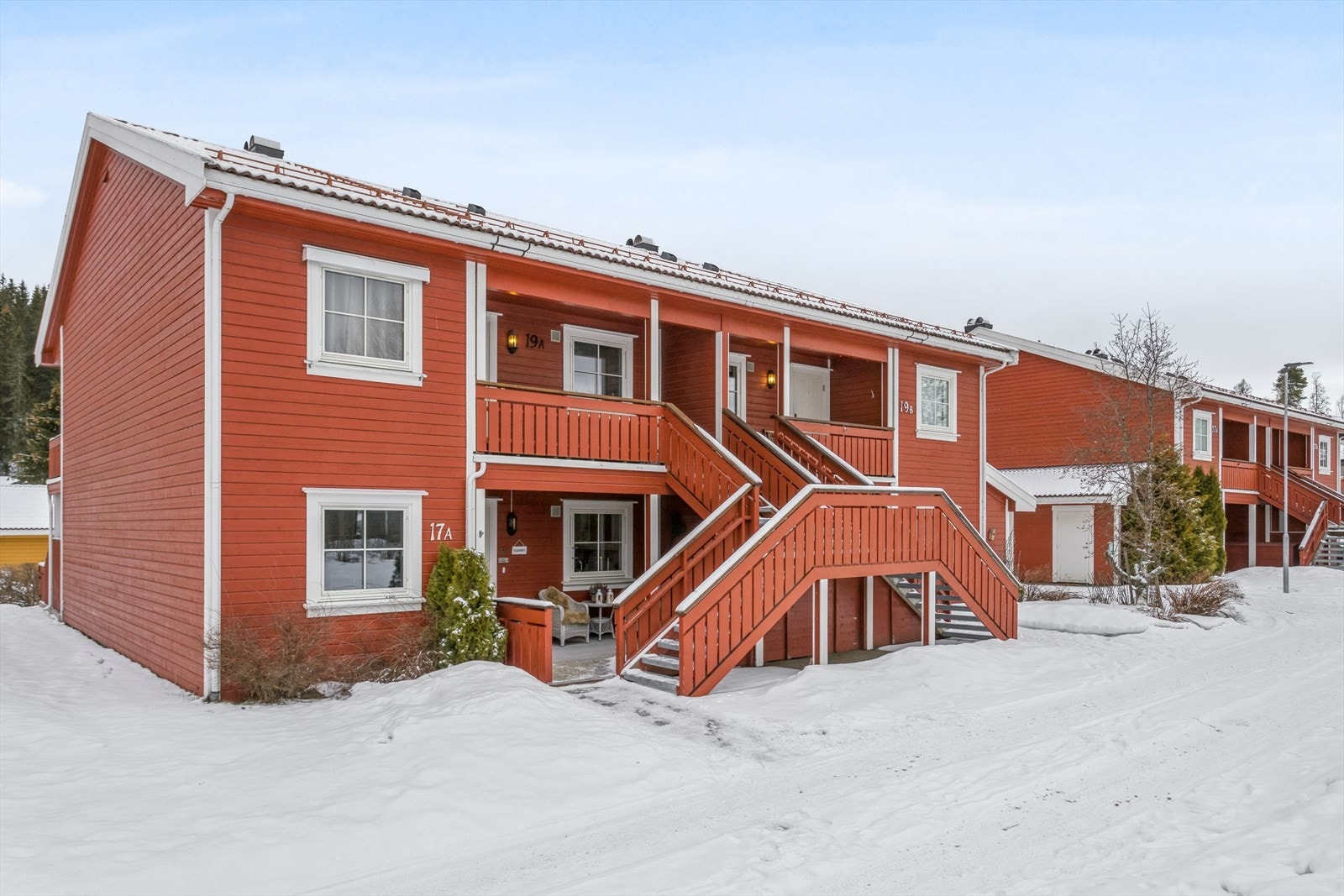 Området har et godt utviklet kollektivtilbud. Flere busslinjer går fra nærområdet, og du kan enkelt komme deg til Trondheim sentrum på under 15 minutter. Galleribilde