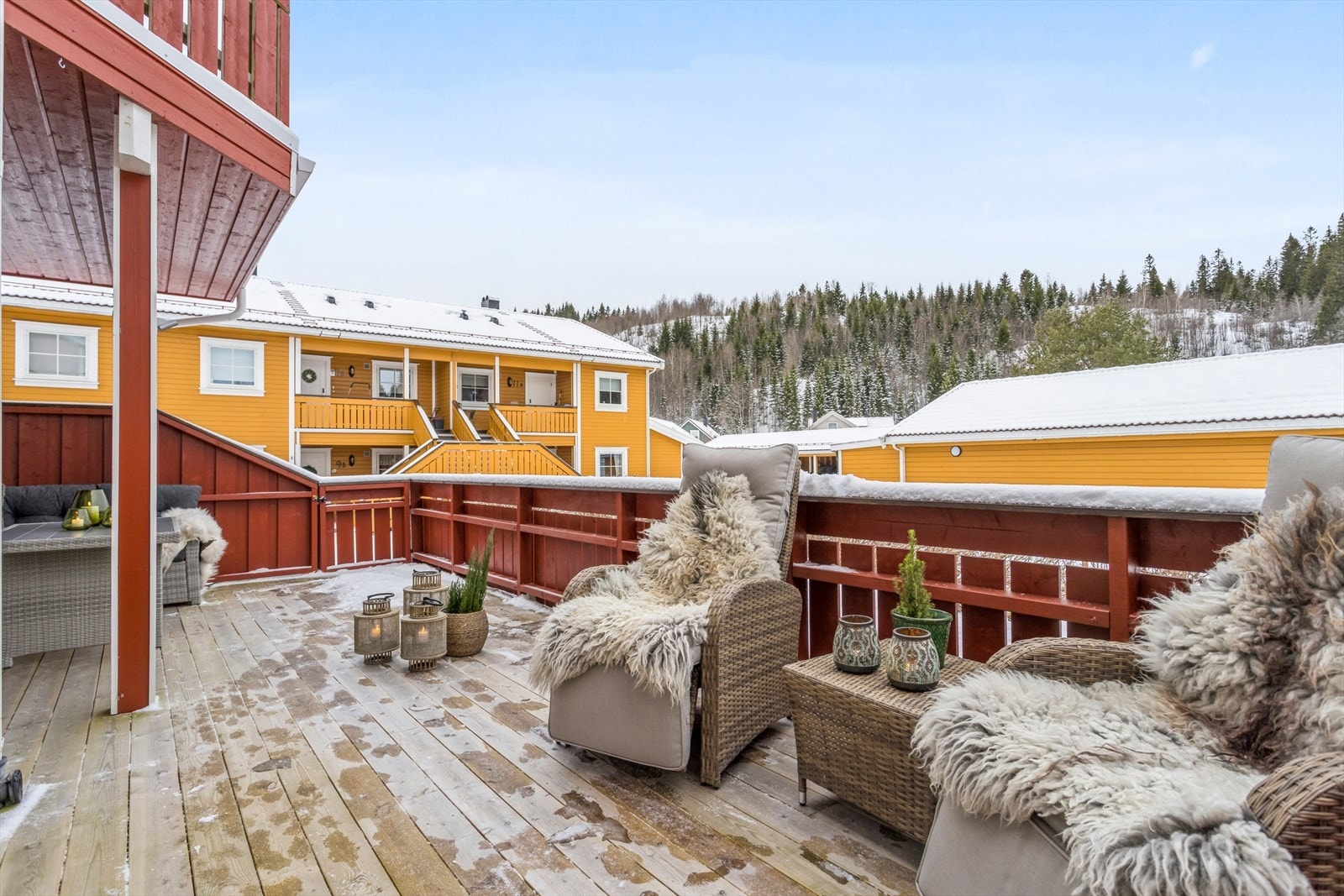 Fra stuen har du utgang til en egen markterrasse på 23 m² som har gode solforhold til ca. 21:00 midtsommer. Galleribilde