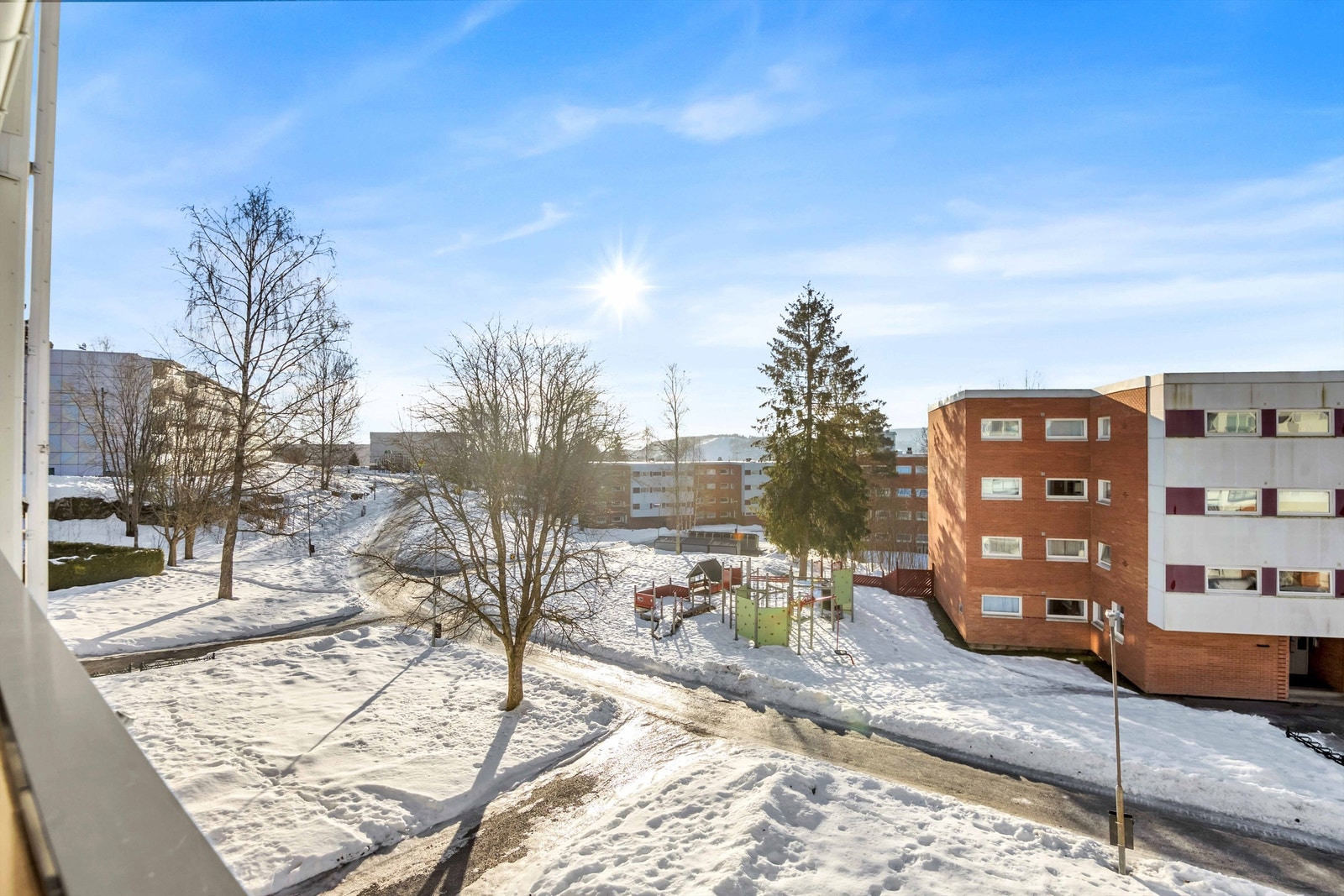 Leilighet i et rolig nabolag med nærhet til butikker og kort gange til kollektivt. Galleribilde
