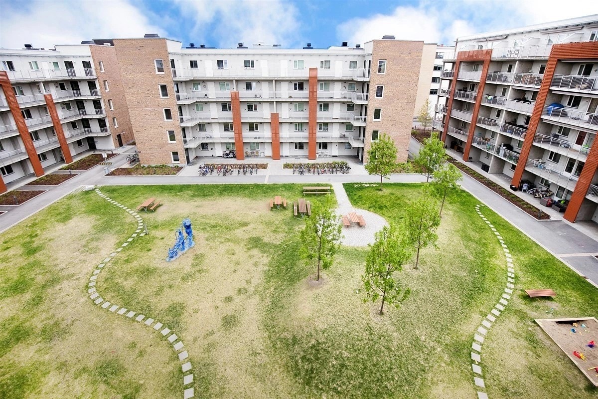 Fra balkongen er det utsikt over bakgården. Galleribilde