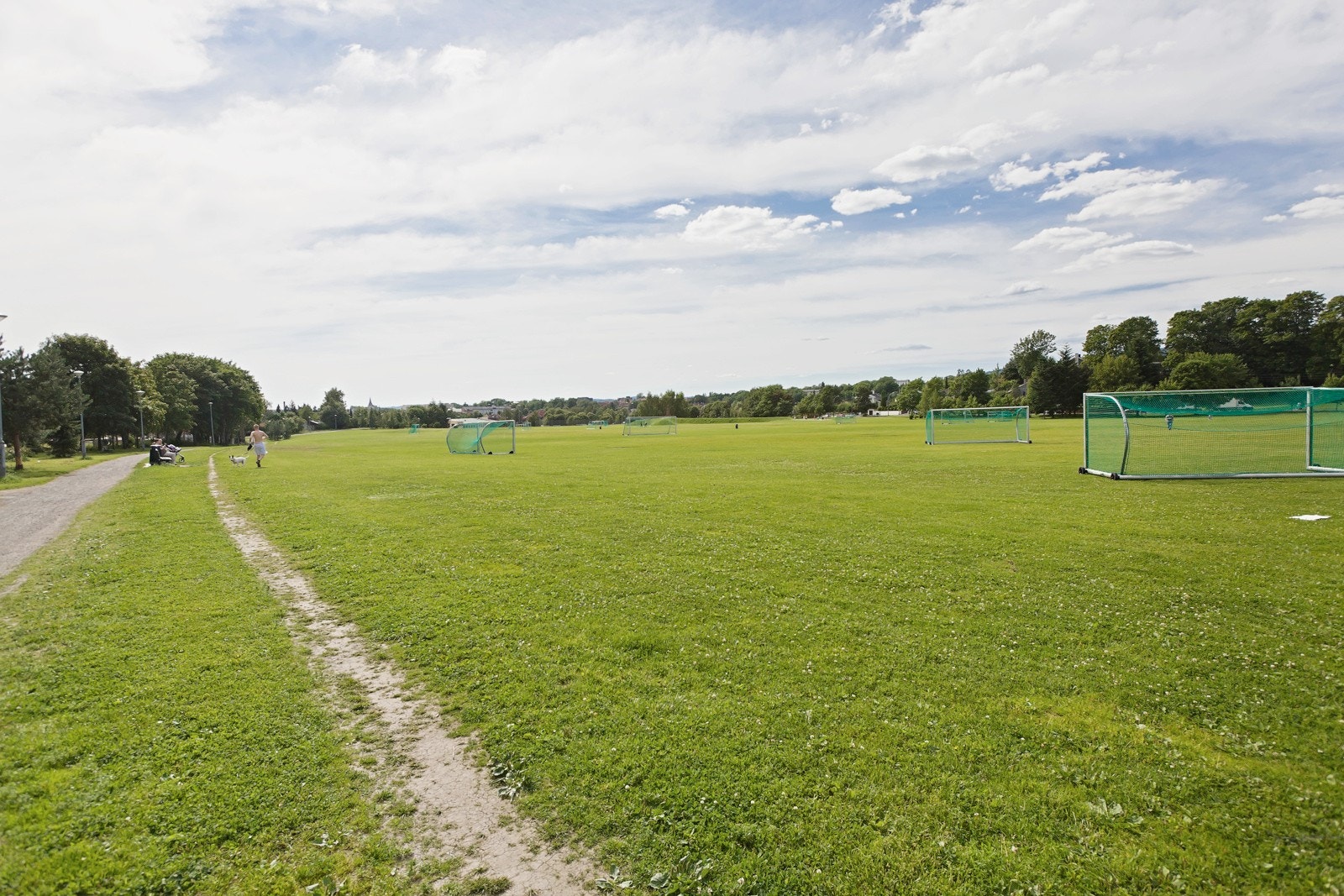 Leiligheten ligger like ved Voldsløkka med veldig fine joggemuligheter. Galleribilde