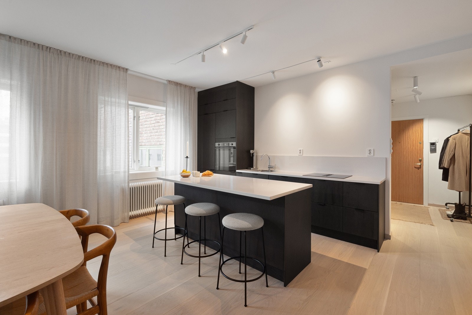 Énstavs eikeparkett i alle rom. Galleribilde