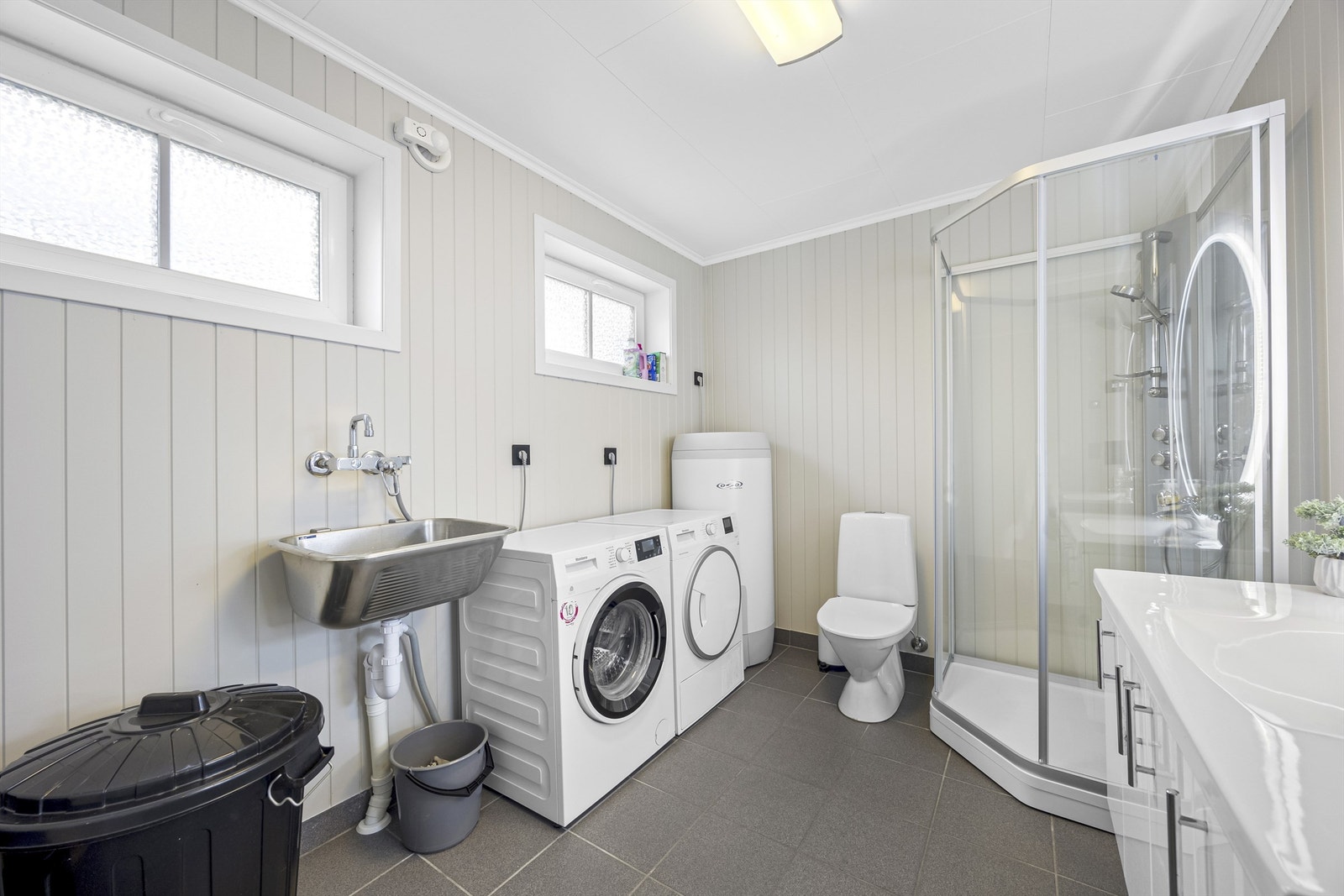 Vaskerom Galleribilde