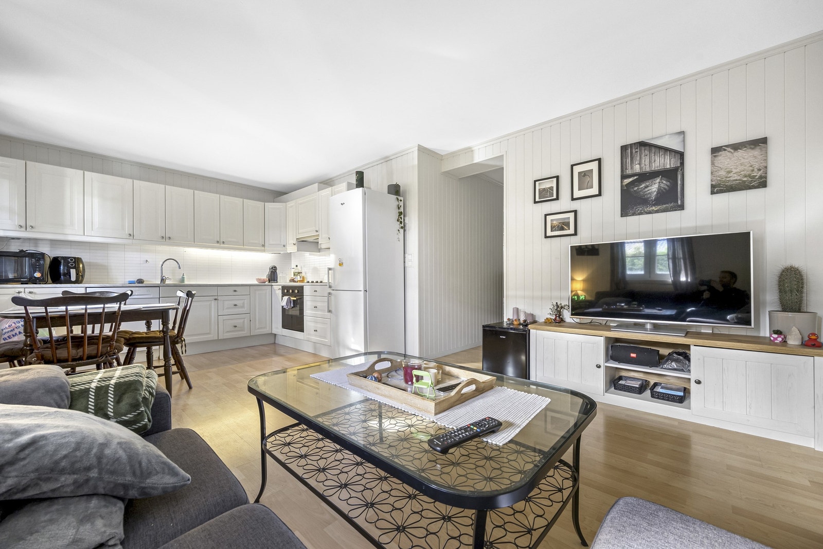 Kjøkken/stue leiligheten Galleribilde